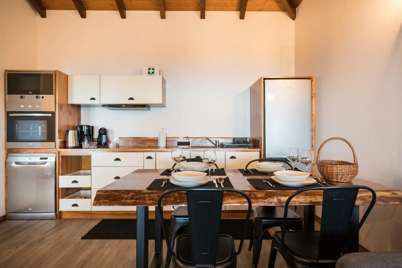Rochao Village By Rent2U, Lda Calheta  Guest house