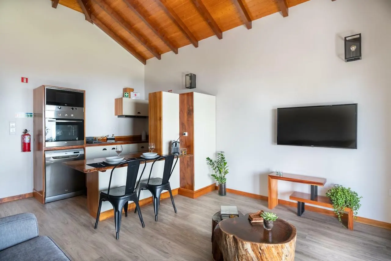 Rochao Village By Rent2U, Lda Calheta